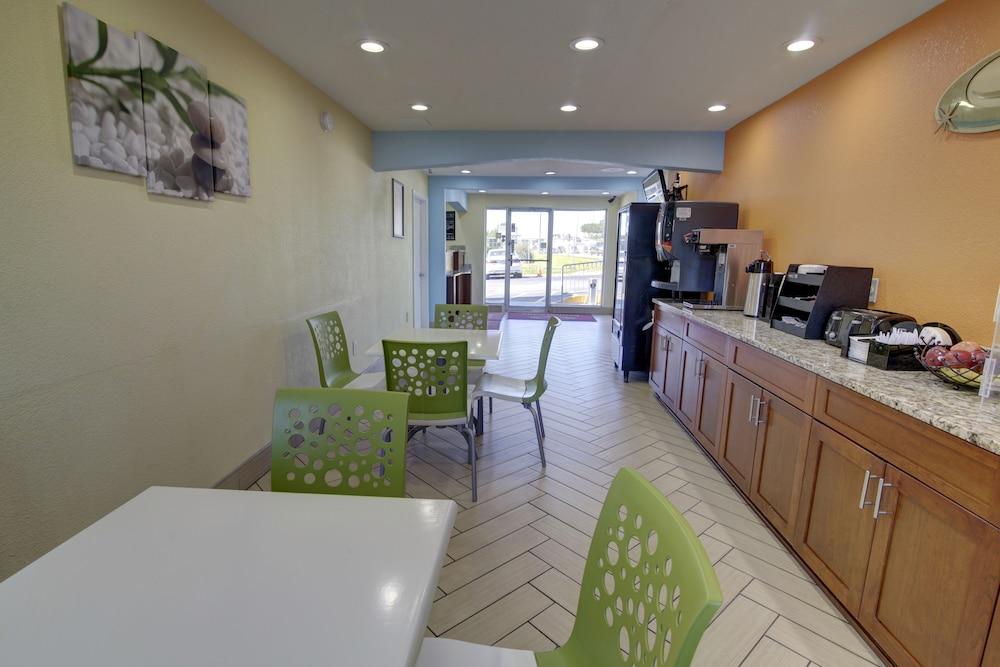 Econo Lodge At Military Circle Norfolk Kültér fotó