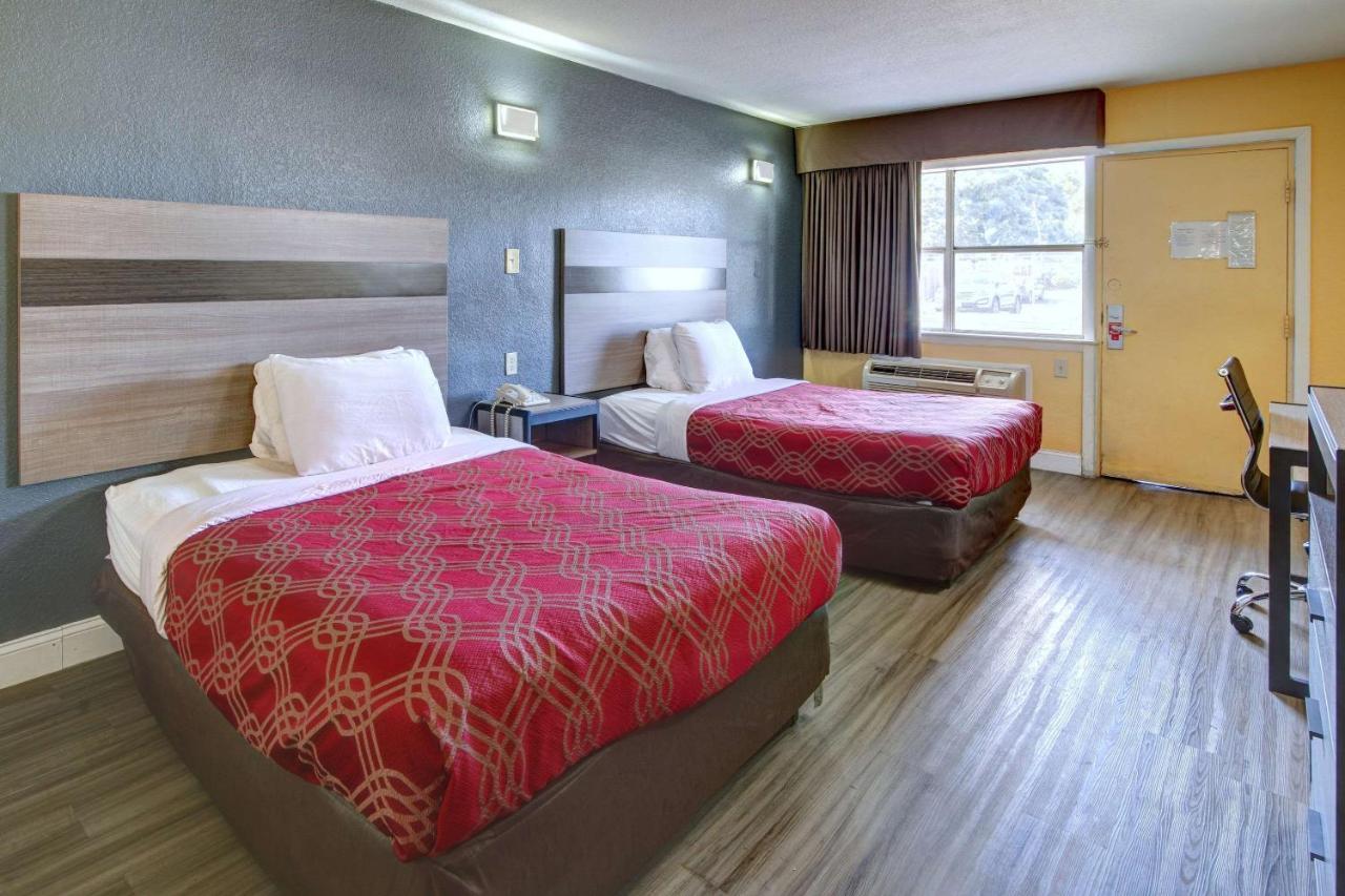 Econo Lodge At Military Circle Norfolk Kültér fotó
